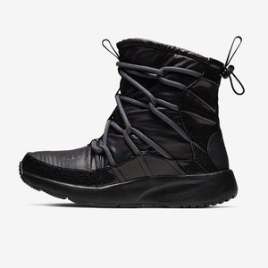 black nike boots womens